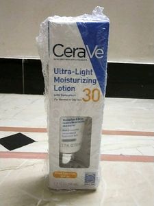 Ultra-Light Moisturizing Lotion With Sunscreen
