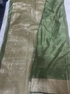 Elegant olive 🫒 Silk Saree with Gold Zari Work