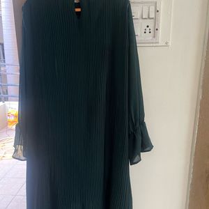 Elegant Dark Green Pleated Dress