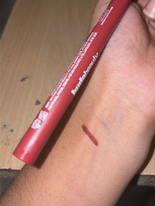 Huda beauty lip contour stain