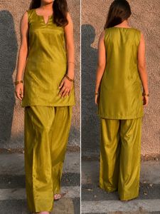 Sleeveless Kurta set with Farsi Shalwar
