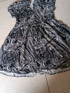 Black &amp; White Swirl Print Dress