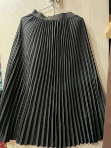 Elegant Pleated Midi Skirt