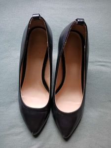 Classic Black Pointed Toe Heels