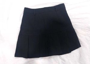 !REDUCED PRICE! Black pleated skirt with shorts
