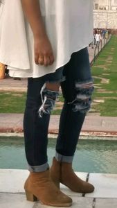 Ribbed torn jeans, mid waist