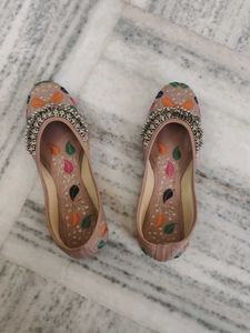 Embroidered Ethnic Juttis