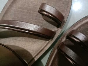 Elegant Bronze Toe-Ring Sandals