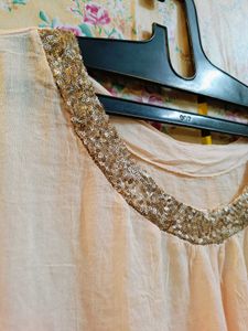 🇳🇿💫🎀 Elegant top with Embellished Neckline