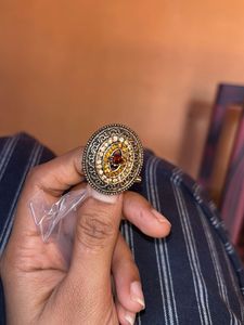Antique Oval Statement broch