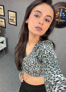 Chic Leopard Print Ruched Crop Top