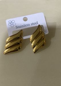 Brand New Earrings … I’m Seller Of It..