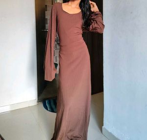 Elegant Ribbed Maxi Dress with Lace-Up Back