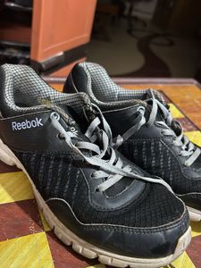 UK-4 Reebok Sneakers