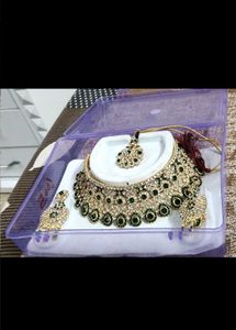 Exquisite Emerald &amp; Gold Kundan Jewellery Set