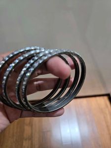 🎉Today only🎉Set of 4 Sparkling Bangles