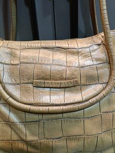 Stylish Croc-Embossed Shoulder Bag