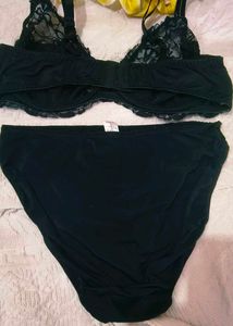 Lace Detail Bra With Beautiful Penty