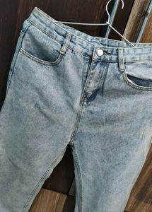 Urbanic Light Wash Straight Jeans