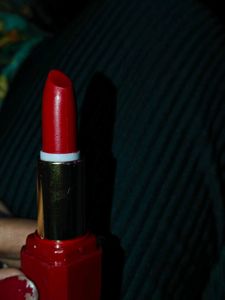 Lipstick (red + pinkishred)