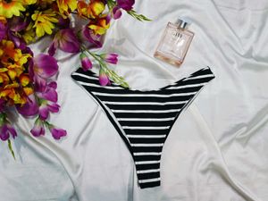 🇳🇿💫🎀Black and White Striped Thong Panty