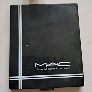 eyeshadow with blush pallete