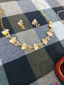 Elegant Floral Necklace & Earrings Set