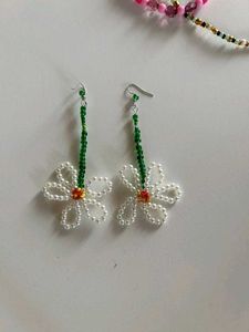 Handmade Beaded Flower Earrings💮