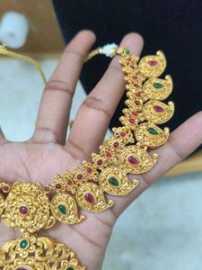 Exquisite Gold Necklace with Gemstones