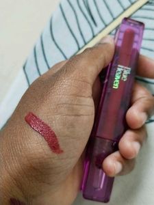 Combo of Makeup remover, lipstick &amp; clip(Freebie)