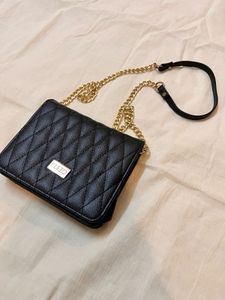 KLEIO Quilted Chain Crossbody Bag