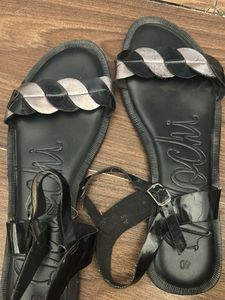 Stylish Black Flat Mochi Sandals