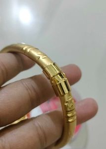 Brand new Exquisite Gold Bangle Bracelet