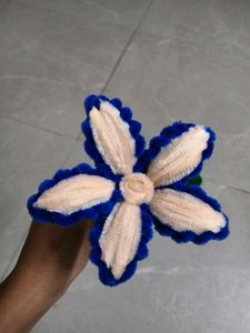Blue & Beige Pipecleaner Flower