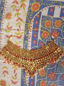 Exquisite Gold Necklace with Red Stones