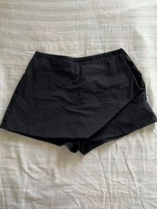 Chic Black Skort