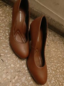 nwt Brown Heels