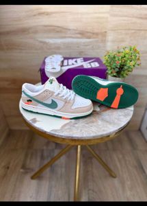 Nike SB Dunk Low "Green Apple"