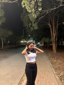 Stylish White Cropped zip-Up Top large size