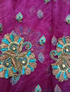 L LookADIRb net saree with superb contrast wit