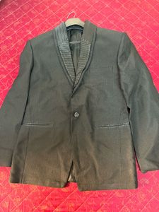 Elegant Men's Blazer for Formal Occasions