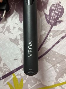 Vega Straightener with Purple Plates