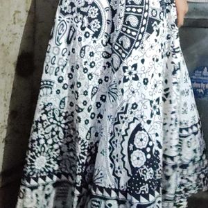 Chic Black &amp; White Printed Maxi Dress