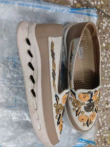 Floral embroidery Flat Loafers with doctor sole