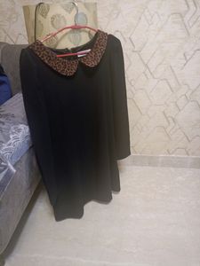 Chic Black Dress with Leopard Collar
