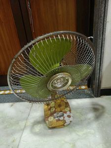 Vintage Desk Fan - Retro Charm