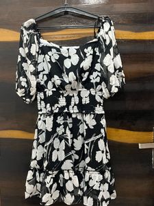 Chic Black &amp; White Floral Dress