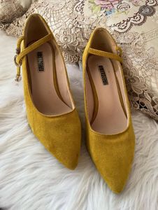 Stylish Mustard Heels