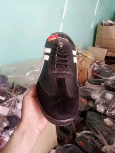 NEW NO USED CASUAL SNEAKERS SHOES FOR MEN.