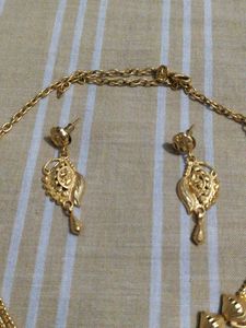 Elegant Gold Necklace &amp; Earring Set